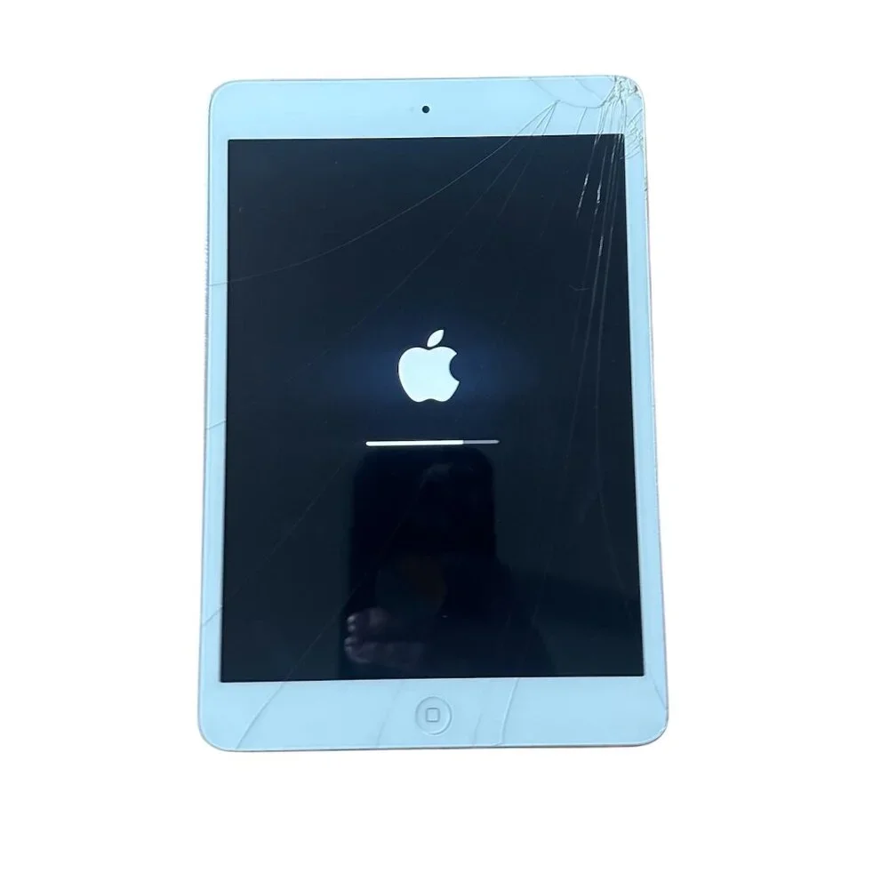 Apple iPad Mini 1st Gen (A1432) 16GB Wi-Fi Tablet Silver Cracked Screen